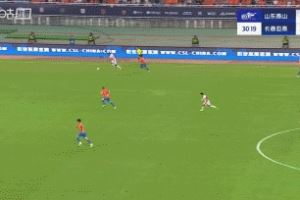 扑得漂亮！奥莫伊胡安弗小角度劲射，被于金永用脚挡出