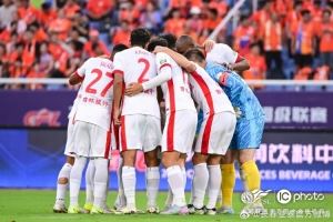 亚泰将士返回长春 全力备战主场保级决战