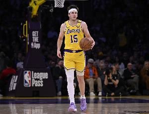 名记：里夫斯几乎不可能执行球员选项 将寻求年薪3000万的合同