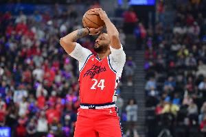 阿德巴约：鲍威尔有不服输的劲头 能带来得分火力与众不同的能量