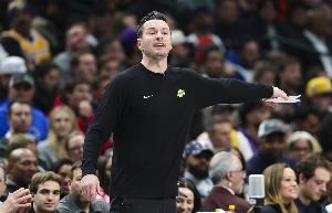 霍里：湖人现在续约雷迪克很奇怪 感觉和莱昂纳德的合同有点像