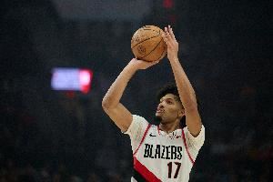 得分能力出色！夏普15中9&三分8中4砍下22分&第二节单节13分