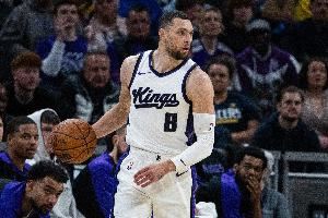 萨城库里！拉文5记三分球拿下19分4板2助1断