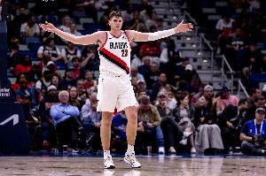 同样深陷犯规泥淖！克林根背5犯得9分10板2助3帽 5个前板展现活力