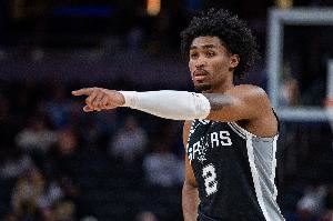 没有手感！新科榜眼哈珀半场12分钟 6中1仅拿2分1板2助