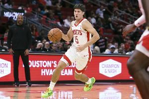 11中3仅得9分！媒体人：防守会被点&场上显得犹豫 谢泼德今夜无眠