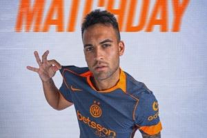 强强对话！国米发布客战那不勒斯海报：劳塔罗单人出镜