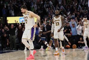 里夫斯：东契奇是联盟最顶尖之一 他做的事对任何人来说都不意外