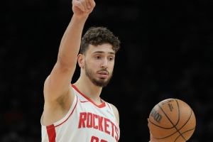 乌度卡：对手忌惮申京作为组织者的能力 我们利用这点惩罚了他们